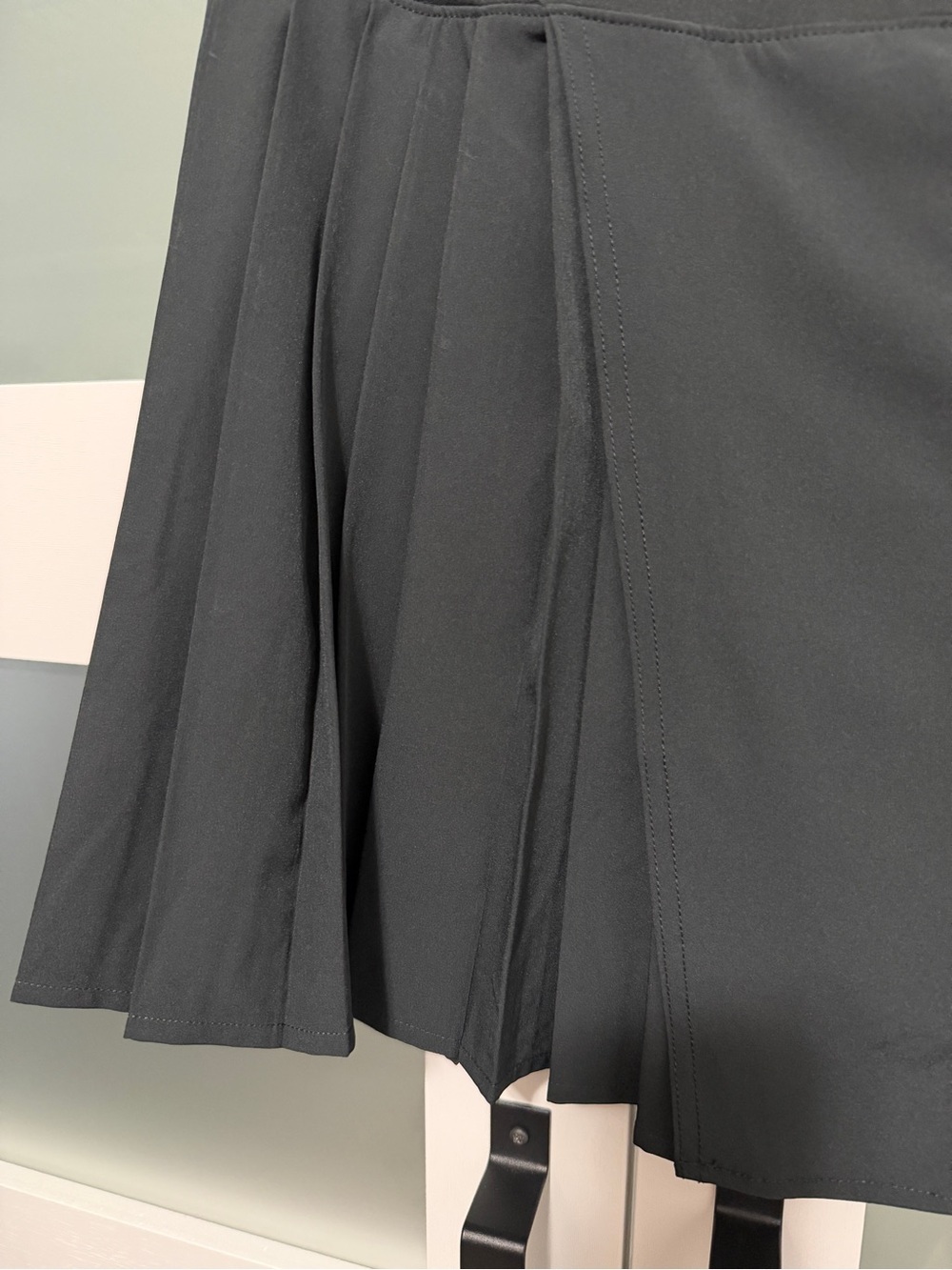 Lole Asymmetrical Pleated Skort Black - Picture 6 of 13